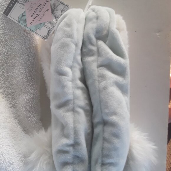 NWT Velvet Touch Slippers ladies (6/7.5) (s/m) light turquoise/white - Picture 3 of 5